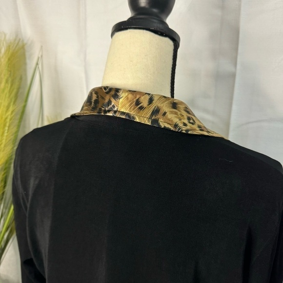 Chico’s Travelers Black Silky Cardigan W/Animal Print Lining Size 1 US S/M - Picture 8 of 10
